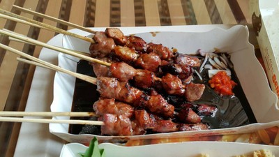 เนื้อแกะย่างราดซอส