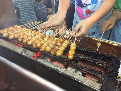 ลูกชิ้นหมูหัวหิน ตลาดโต้รุ่ง