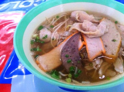 ก๋วยเตี๋ยวลูกชิ้นปลานายหอย
