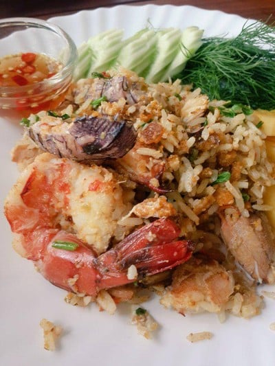 ข้าวสามสี (Khao Samsi Rerestaurant) ข้าวสามสี (Khao Samsi Rerestaurant)