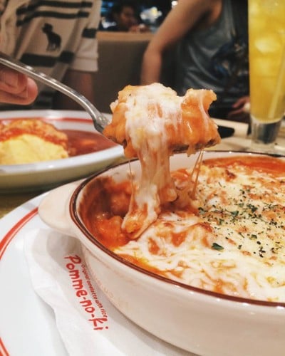 Tomato cream & shrimp : 229 บาท
ชอบชีสๆอาจจะถูกใจจานนี้ ตัดรสชาติด้วยมะเขือเทศ