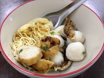 ก๋วยเตี๋ยวลูกชิ้นปลา เจ๊เปิ้ล