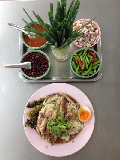 ศิริชัย ขาหมู ขนมจีนน้ำยา ส้มตำ