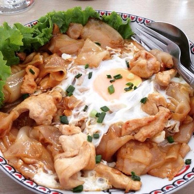 ก๋วยเตี๋ยวคั่วไก่