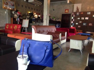 บ้านปูนเปลือย