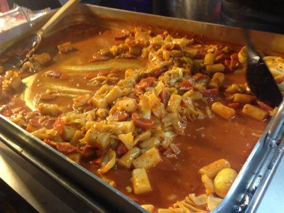 ต๊อกโบกี ในกระทะใหญ่