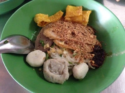 ก๋วยเตี๋ยวลูกชิ้นปลานายหอย