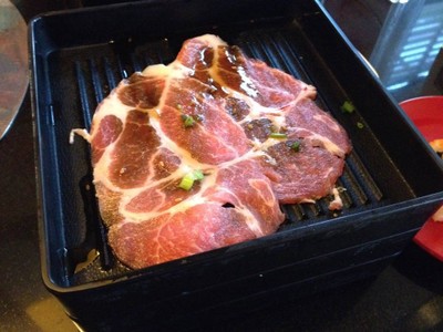 เนื้อสันนอกราดซอสญี่ปุ่น