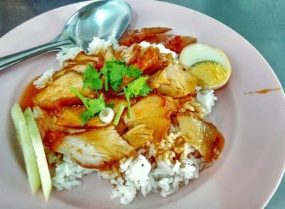 ข้าวหมูแดงหมูกรอบ
