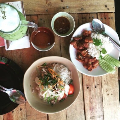 ริมธาร นั่งเล่น