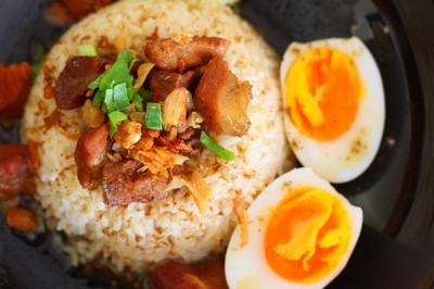 ข้าวหมูตุ๋น (50 บาท)