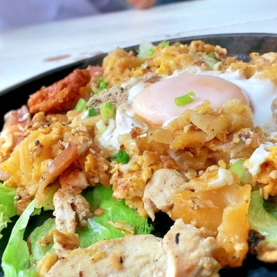 คั่วไก่นิมมาน นิมมานซอย17 (ซอยสายน้ำผึ้ง)