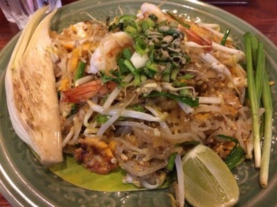 ผัดไทยกุ้งสด 60฿