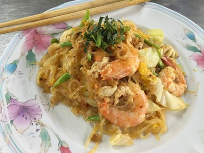 ผัดไทยกุ้งสดเส้นเล็ก