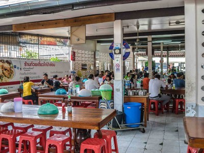 ก๋วยเตี๋ยวไก่วัดจันทร์ (ป้าล้อม)