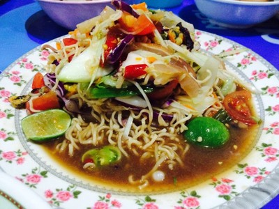 บลข้าวปุ้นฮ้อน(ตำด้องแด้ง) หน้าโรงพยาบาลกรุงเทพ บลข้าวปุ้นฮ้อน(ตำด้องแด้ง) หน้าโรงพยาบาลกรุงเทพ