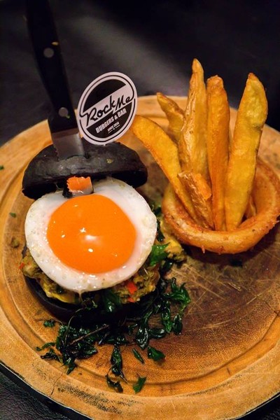 Rock Me Burgers & Bar ลอยเคราะห์