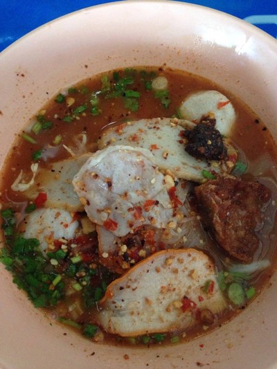 ก๋วยเตี๋ยวลูกชิ้นปลานายหอย