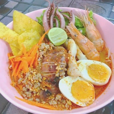 ก๋วยเตี๋ยวต้มยำไข่หวานประตูสวนดอกเชียงใหม่