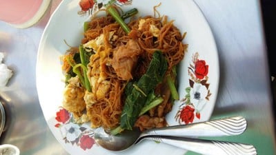 เส้นหมี่ผัดซีอิ๊วหมู