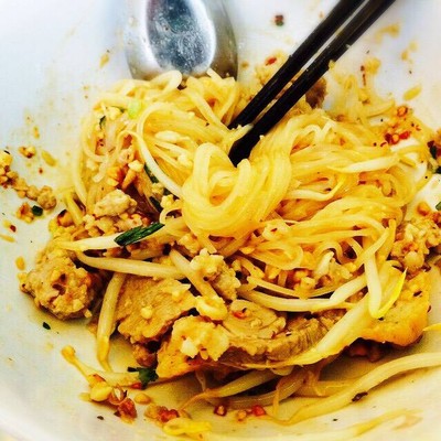 ก๋วยเตี๋ยวมู๋มู๋ (Moo Moo Noodle) สีลม สาทร - นราธิวาส ก๋วยเตี๋ยวมู๋มู๋ (Moo Moo Noodle) สีลม สาทร - นราธิวาส