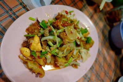 ยำไข่ดาว