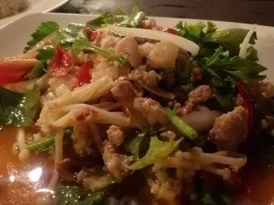 ยำเห็ดเข็มทองหมูสับ