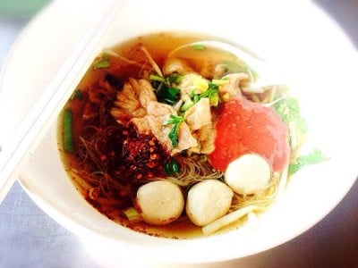 เส้นหมี่ลูกชิ้นใส่เต้าหู้ยี้