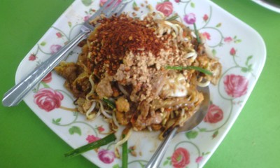 ยายรวมกะตาช่วยผัดหมี่โคราช