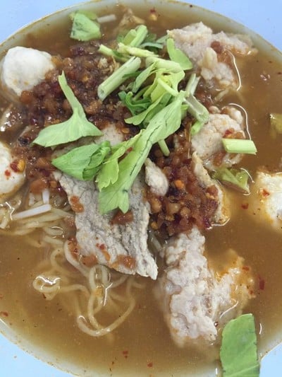 เจริญชัยก๋วยเตี๋ยวพริกกระเหรี่ยง&ข้าวไก่ย่าง คอหมูย่าง