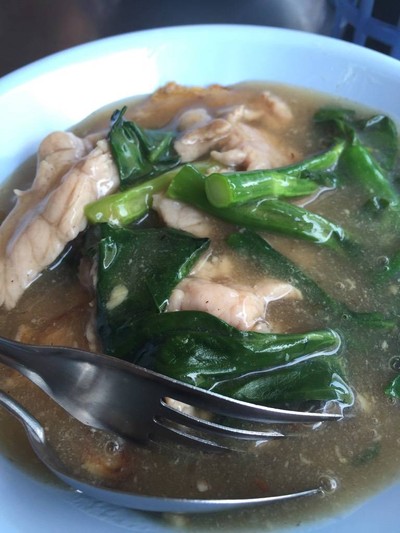 โย่ง ราดหน้าหมูอึ๋ม (Yong Pork Noodle) โย่ง ราดหน้าหมูอึ๋ม (Yong Pork Noodle)