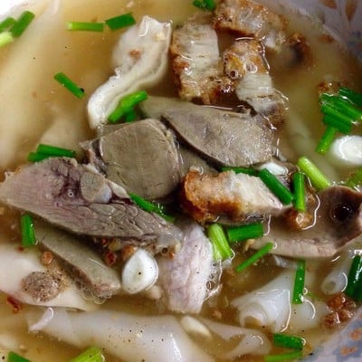 เกาเหลาสามหมู ข้าวขาหมูร้อยอาจารย์ - บรรทัดทอง