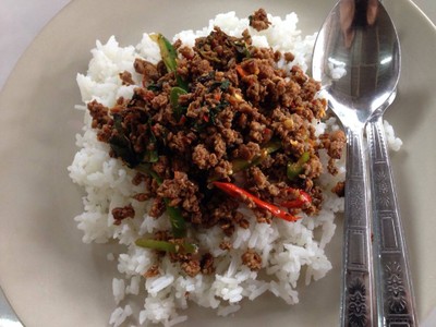 ข้าวผัดกระเพรานกกระทา