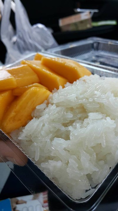 ข้าวเหนียวมะม่วงเจ๊ดาว สาขา3 (สาขาเดียวกับเตาอิฐ) หน้าศาลเด็ก