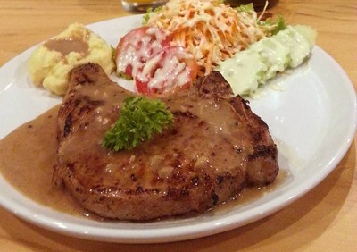 ผัดไทยไก่ฉีก♨️หมี่ไก่ฉีก+เกี๊ยวกรอบ ผัดไทยอาม่า พัทยา