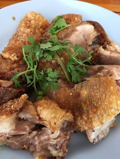 ขาหมูกรอบ-ไก่ย่าง สันมะเฟือง