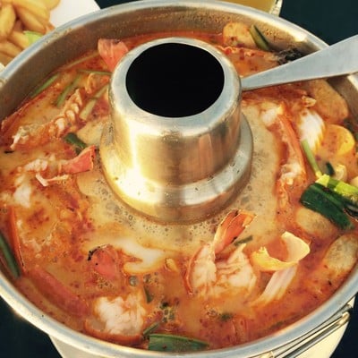 CHARIOT Pub & Restaurant