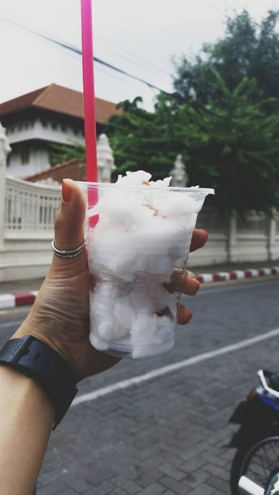 ไอศครีมมะพร้าวน้ำหอม สาขาแรก อนุสาวรีย์สามกษัตริย์ ไอศครีมมะพร้าวน้ำหอม สาขาแรก อนุสาวรีย์สามกษัตริย์