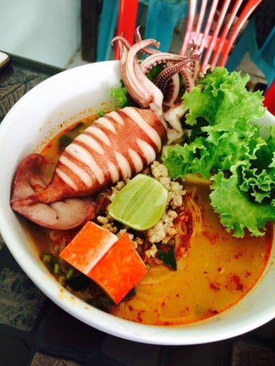 ก๋วยเตี๋ยวต้มยำกุ้งหนักเครื่อง