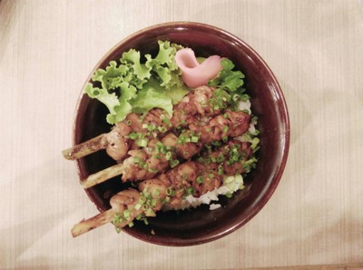 ข้าวหน้าไก่ย่างถ่าน