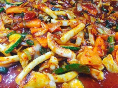 ปลาหมึกผัดซอสเกาหลี คลุกกับข้าวสวย อร่อยเวอร์