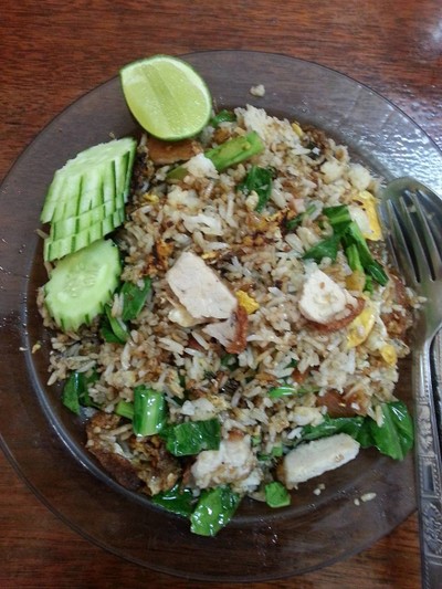 ข้าวผัดหมูกรอบ