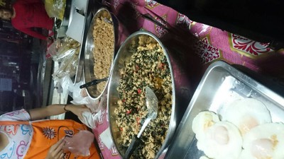 หมี่กระดาษ ตลาดช้างเผือก รับแต่เงินสด  เจ้าแรก เจ้าเดียว ไม่มีสาขา