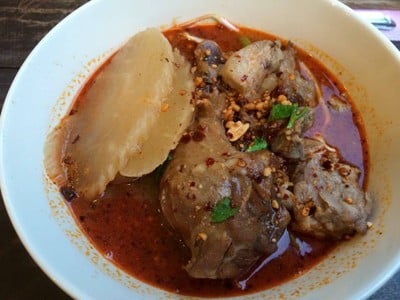 เล็กน่องไก่หมูตุ๋นต้มยำ