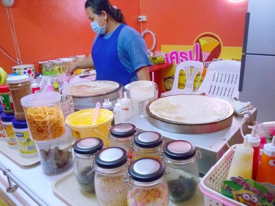 เครปบุฟเฟ่ต์ ไส้ทะลัก พับไม่ได้ สาขา1 หลังตลาดศรีตรัง