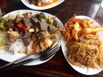 บุพเฟ่ต์ ขนมจีนบ้านเจ็ดยอด