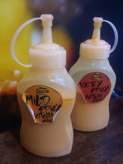 Holy Cheese ตลาดรถไฟรัชดา