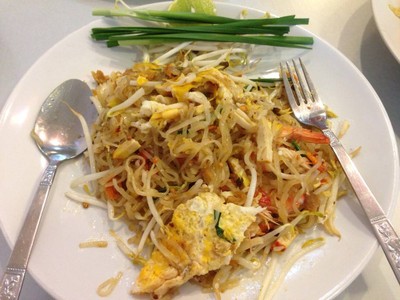 ผัดไทยกุ้งสด 60 บาท