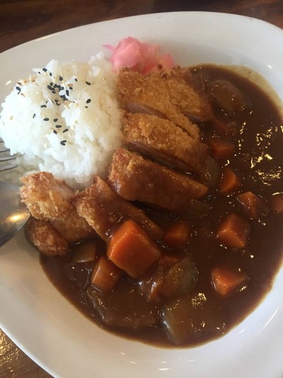 ข้าวแกงกระหรี่หมูทอด