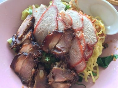 บะหมี่แห้งหมูเค็ม หมูแดง เกี๊ยว